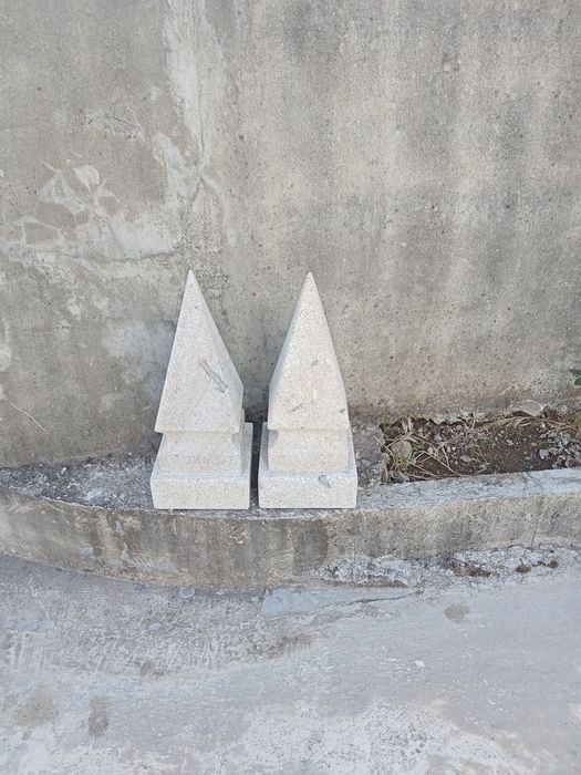 Pirâmides em granito
