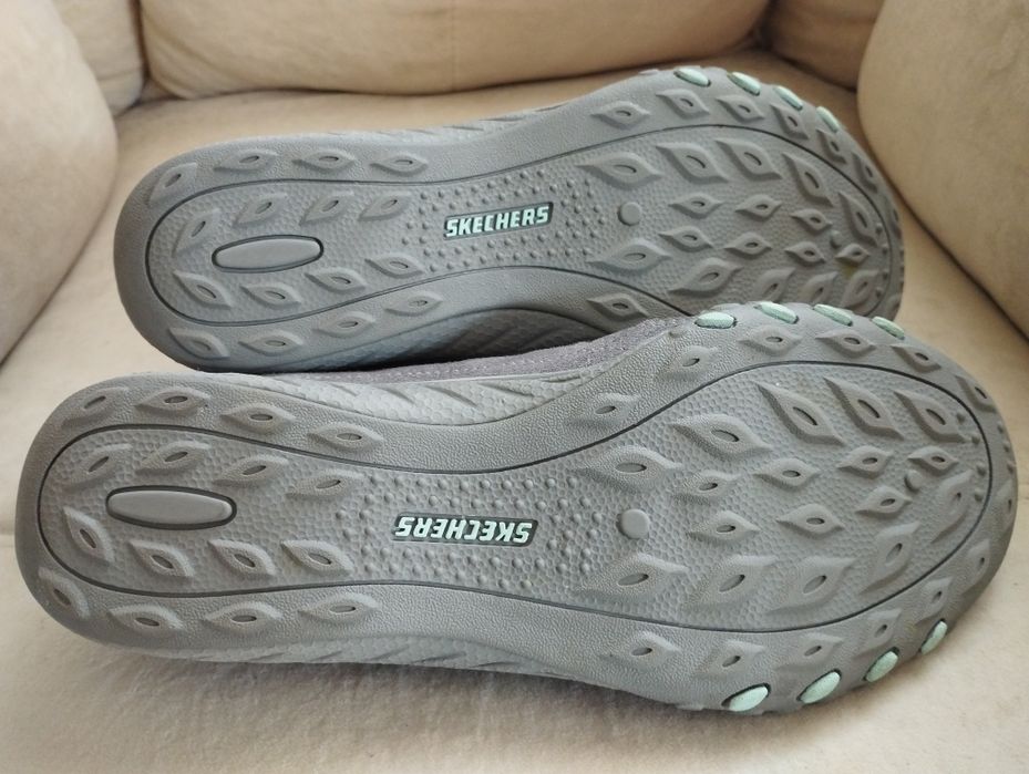 Кросівки Skechers. Розмір: 37