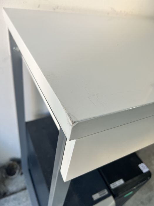 Aparador branco com 2 gavetas