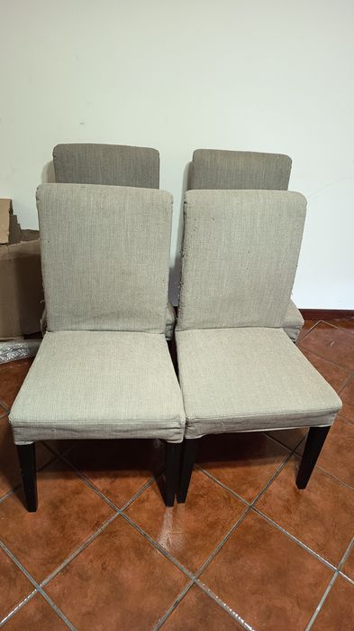4 cadeiras Bergmund- IKEA  + mesa de sala extensível *A mesa*
220x84 se for com as duas extensões 
Se for sem é 140x84
 Cada extensao tem 40x84