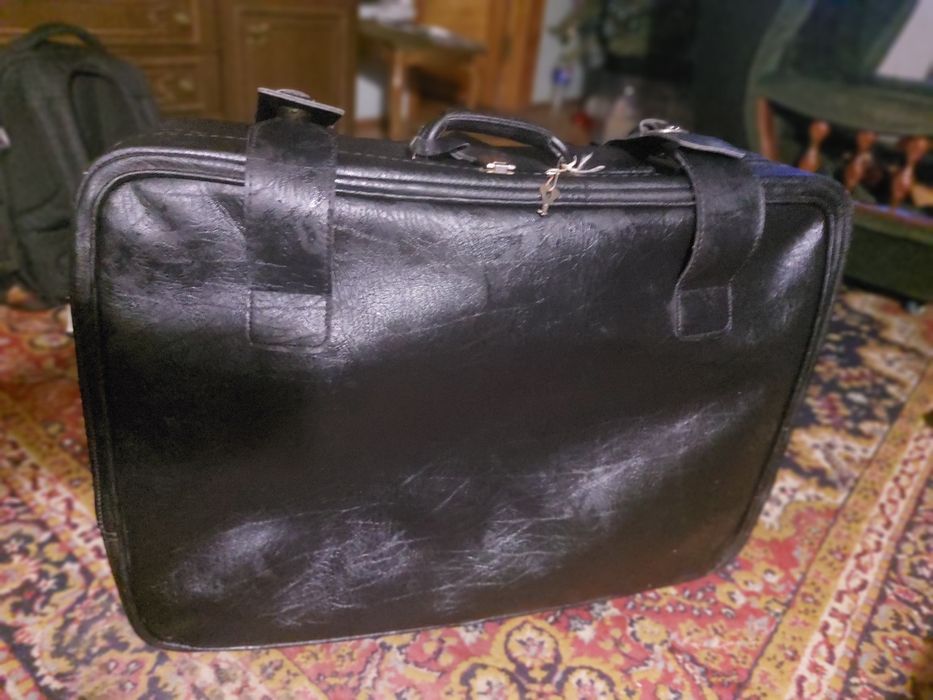 Чемодан большой легкий производство Румыния