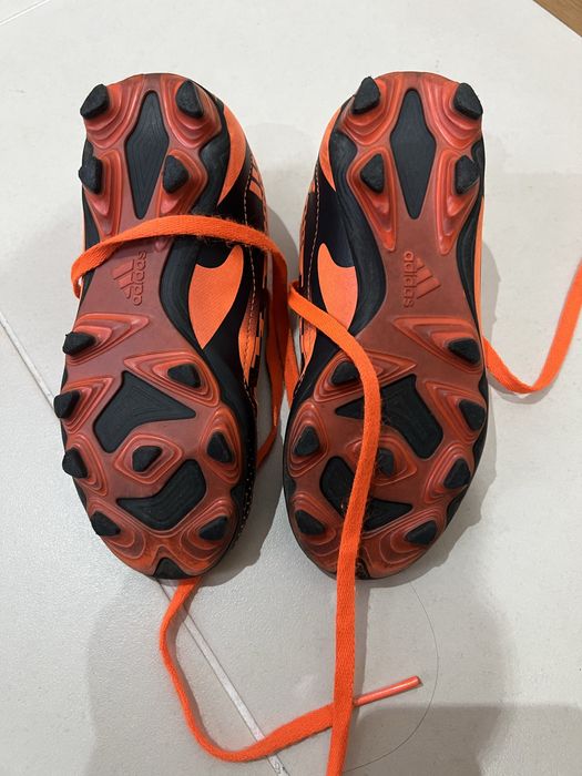 Chuteiras Adidas 28