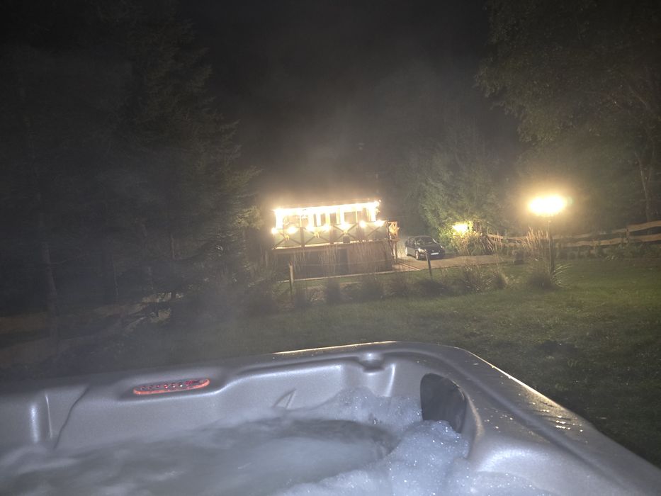 Domek nad jeziorem Dadaj!  (Jacuzzi, klimatyzacja)