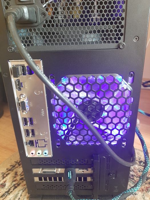 Komputer gemingowy Windows 11  256 SSD Nvidia GTX 1050i z monitorem