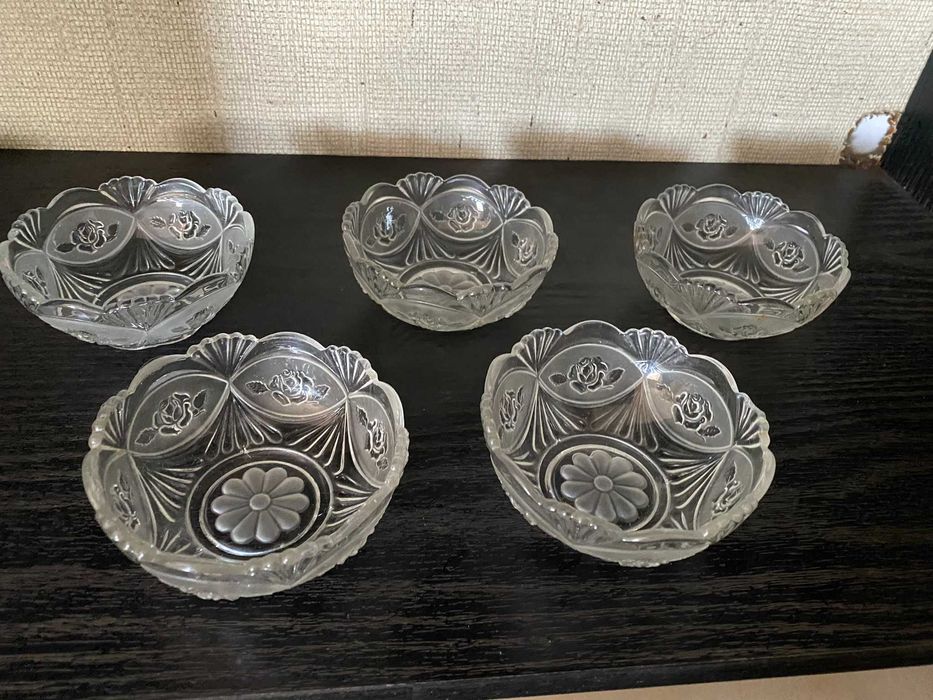 conjunto de 5 tacas de sobremesa com relevo