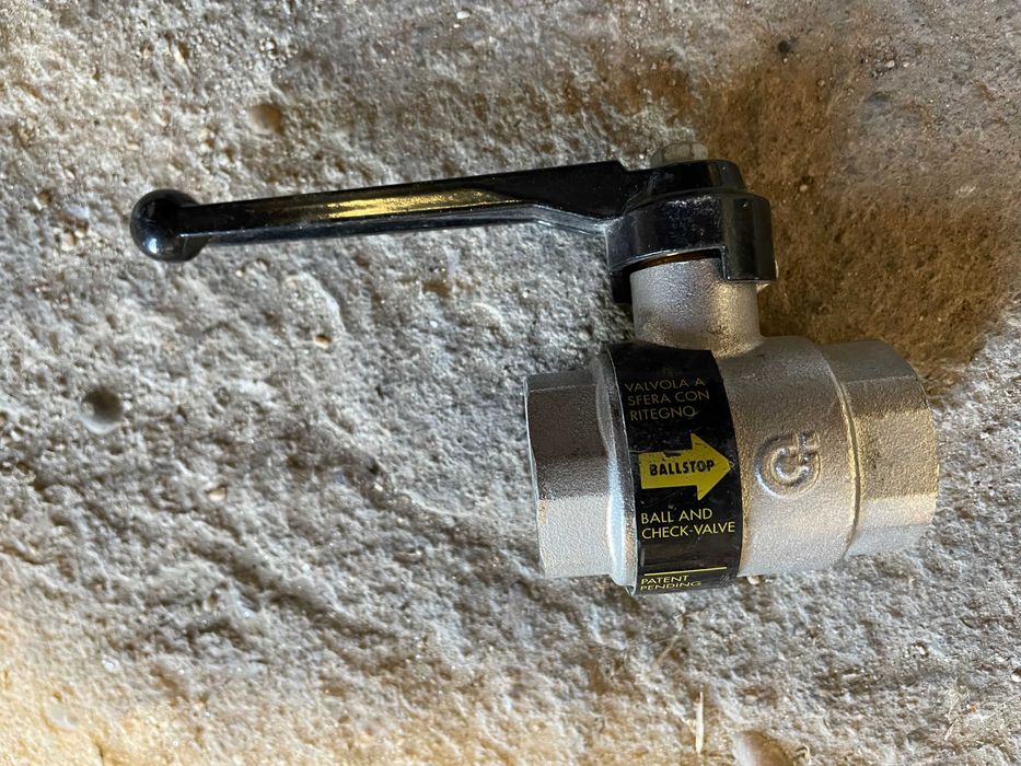 Válvula Ballstop Caleffi 1" . Válvula esfera com retenção incorporada