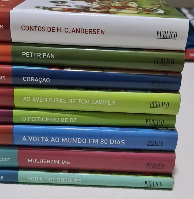 Livros infantis completamente novos.