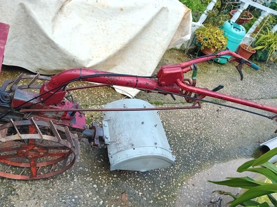 Motocultivador Agrícola com Avaria