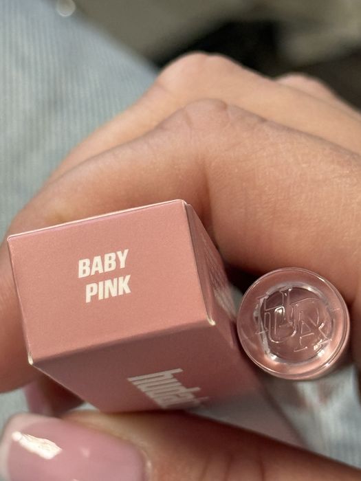 Huda beauty liquid matte mousse baby pink