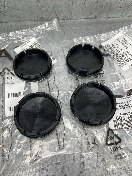 Комплект ковпачків ступиці Skoda Superb 3 / Octavia A7 5E0-601-151-FOD