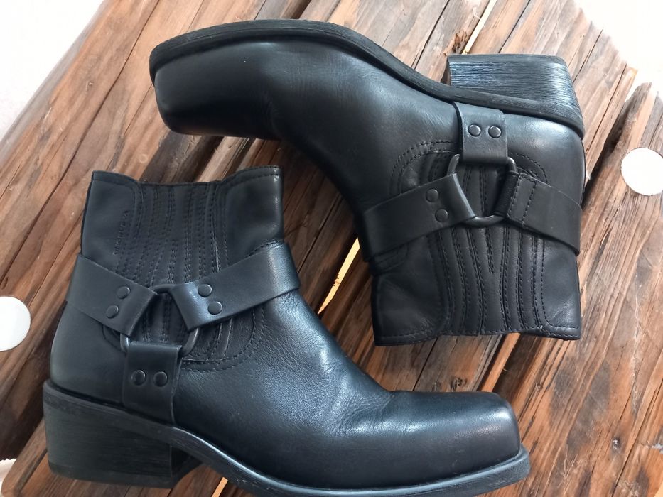 Vagabond,skórzane czarne  kowbojki.