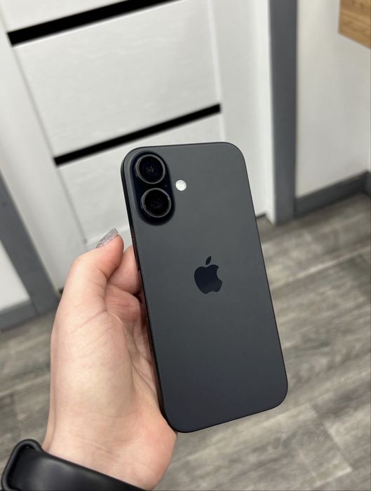 Продам Iphone 16 128gb black