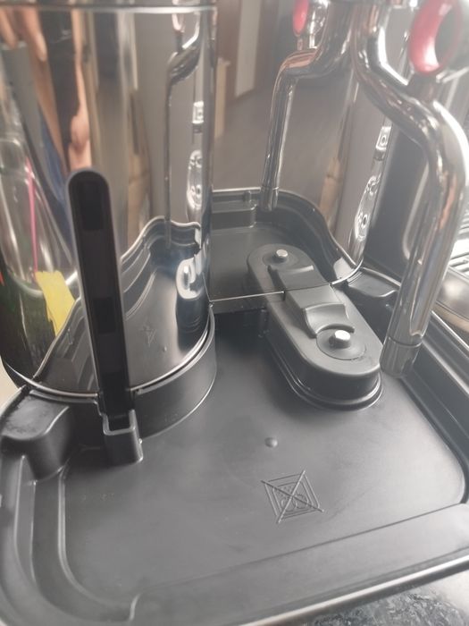 Máquina de café NESPRESSO