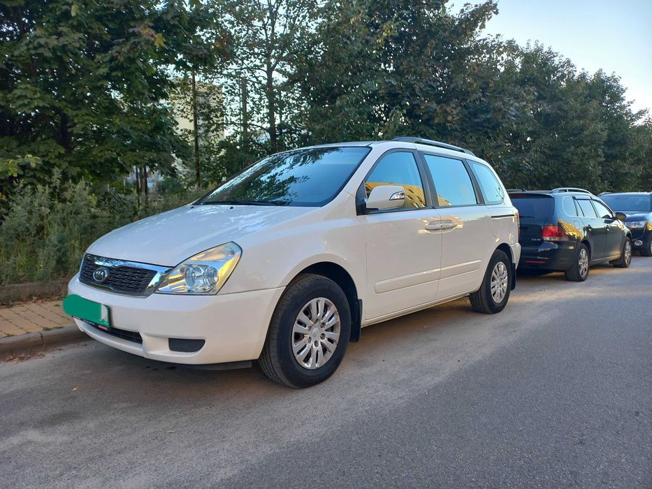 Продам мінівен KIA KARNIVAL 7 місць