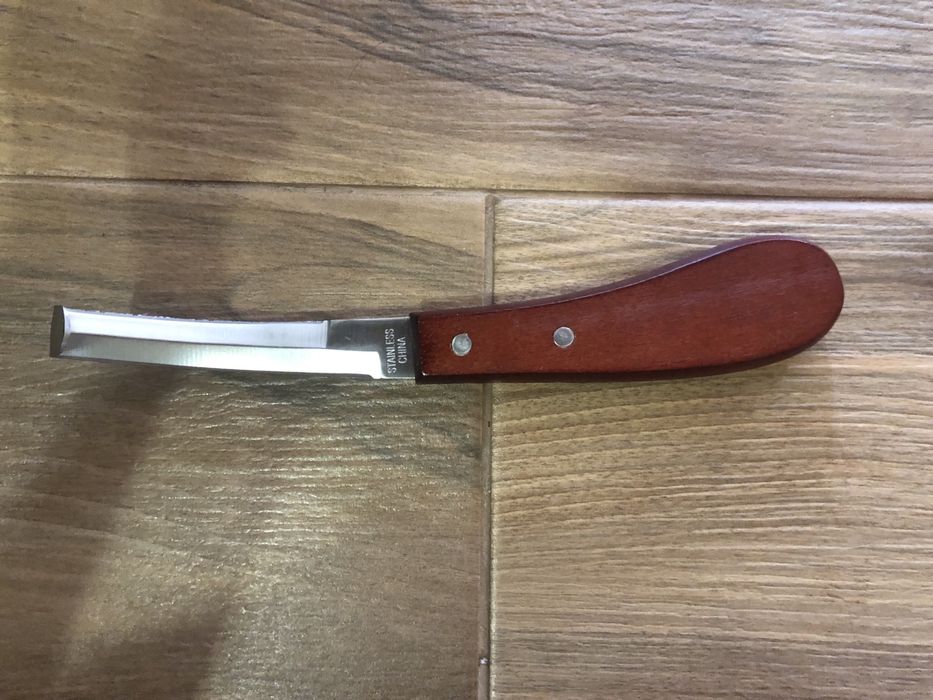 упряж для коней,кліщі для копит,ножі,рашпилі