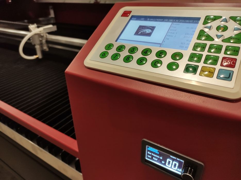 Лазерный станок гравер СО2