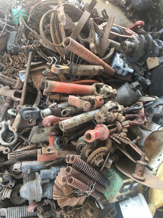 Продам запчастини до різних тракторів 80-90р.