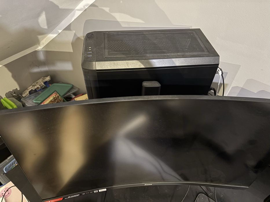 Monitor IIYama 32 cale