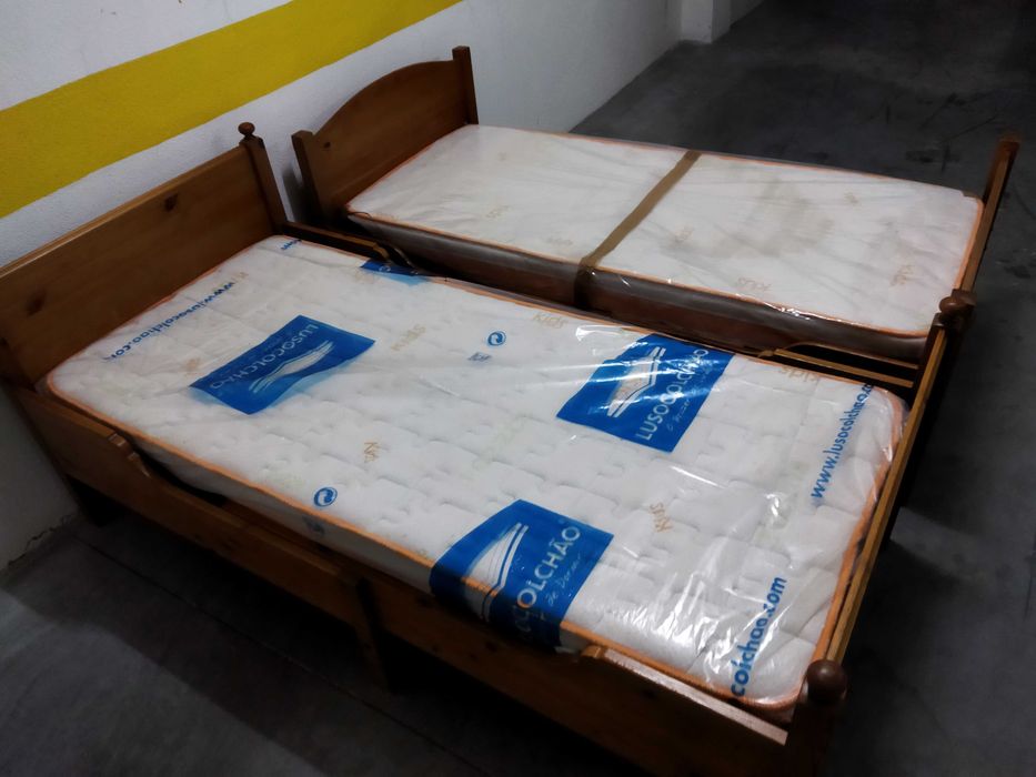 Cama Extensívei em Pinho com Estrado De Madeira e Colchão Lusocolchão