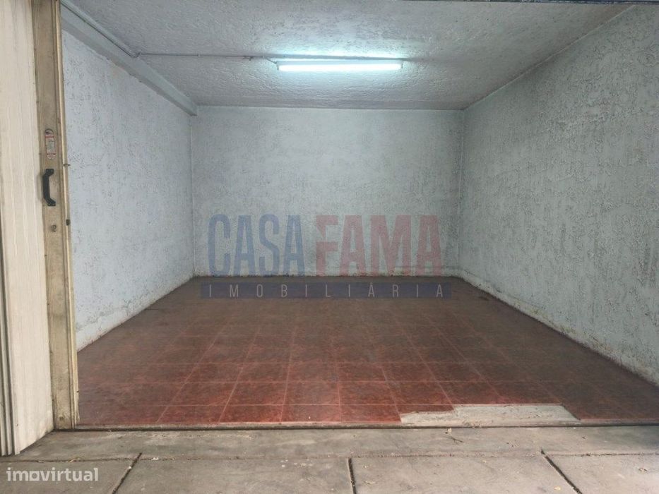 Garagem fechada em Ribeirão - Vila Nova de Famalicão