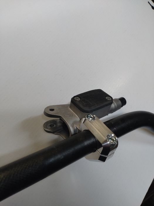 Zestaw naprawczy ułamanego mocowania pompy brembo bracktec ktm