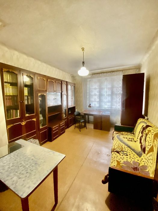 Продам 3 кімнатну сталінку в центрі Кам'янського.