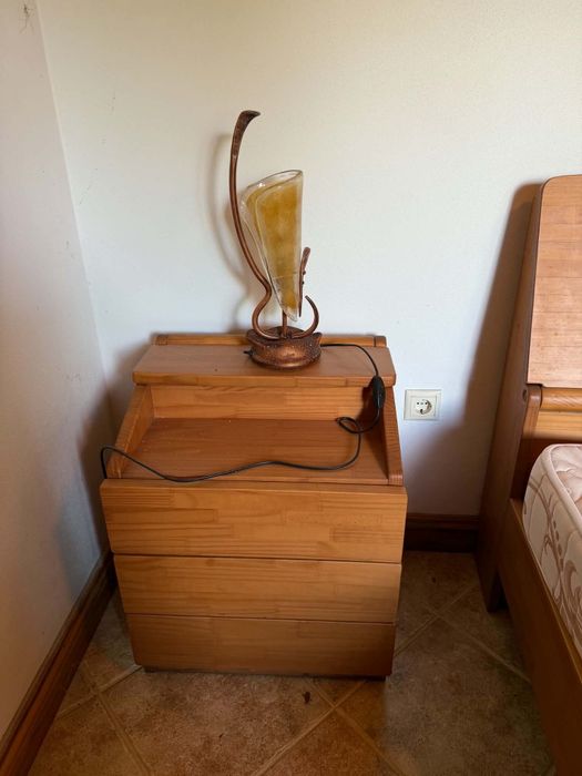 Mobilia quarto pinho maciço da "Cerne"