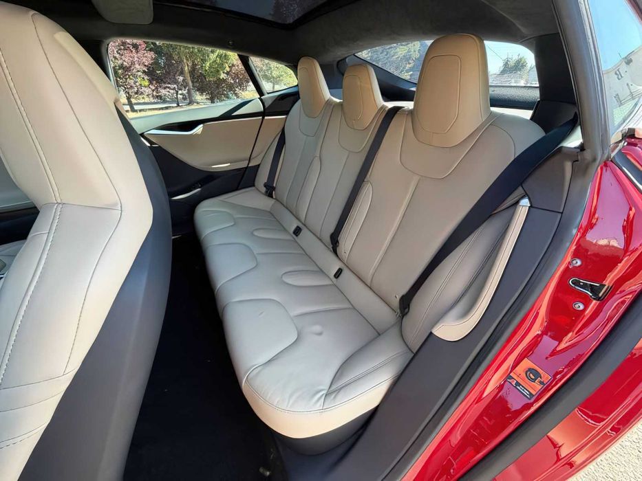 Tesla Model S P85D      2015