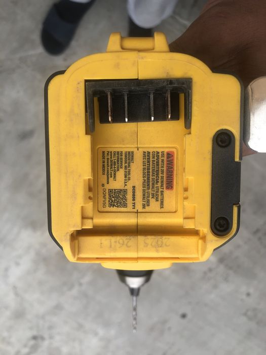 Шуруповерт DCD 806