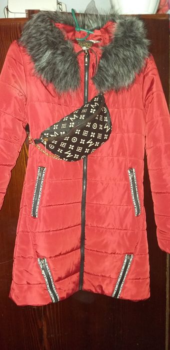 Зимова подовжена жіноча куртка