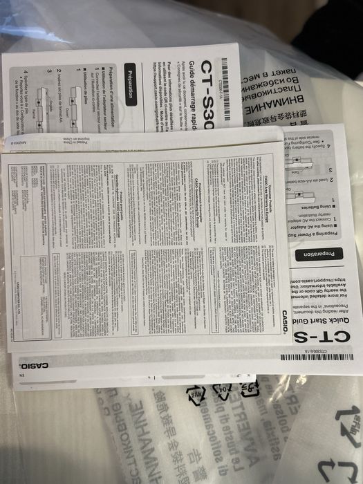 Casio CT-S300 + suporte/base — Como novo