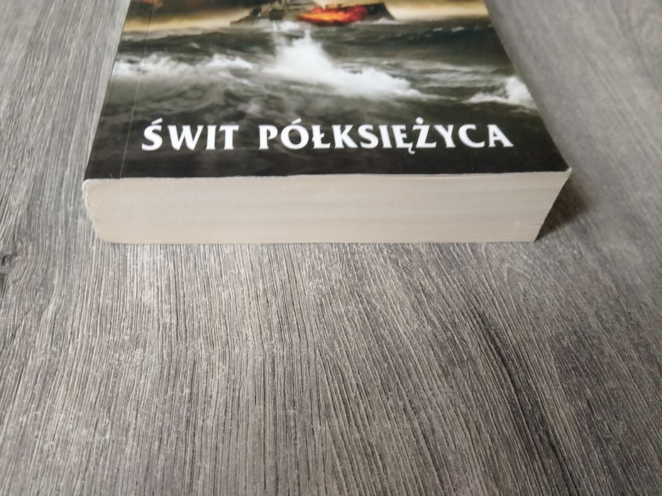 Clive Cussler Świt półksiężyca (003)