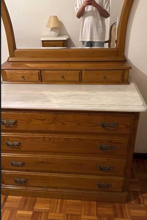 Conjunto de mobília para quarto.