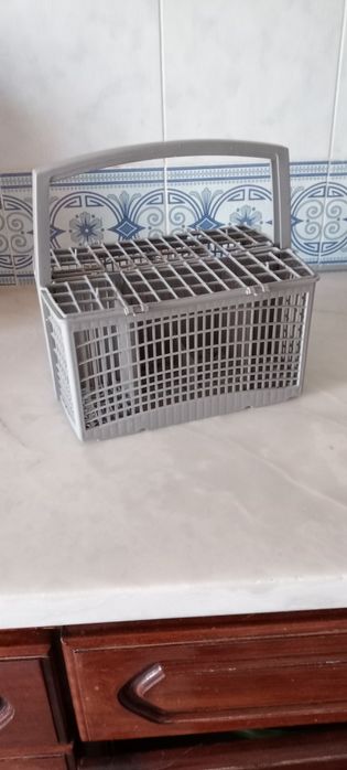 Cesto de máquina de lavar loiça.