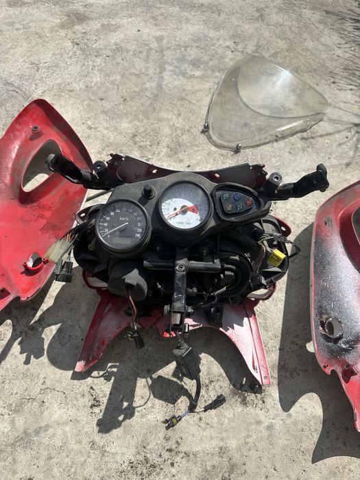 Морда пластик фара Suzuki sv 650 сузуки св лобовое стекло паук спидоме