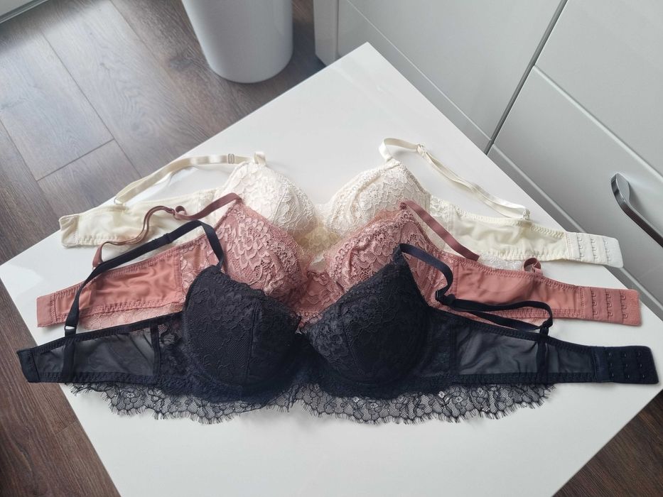 Zestaw biustonoszy/staników w trzech kolorach H&M