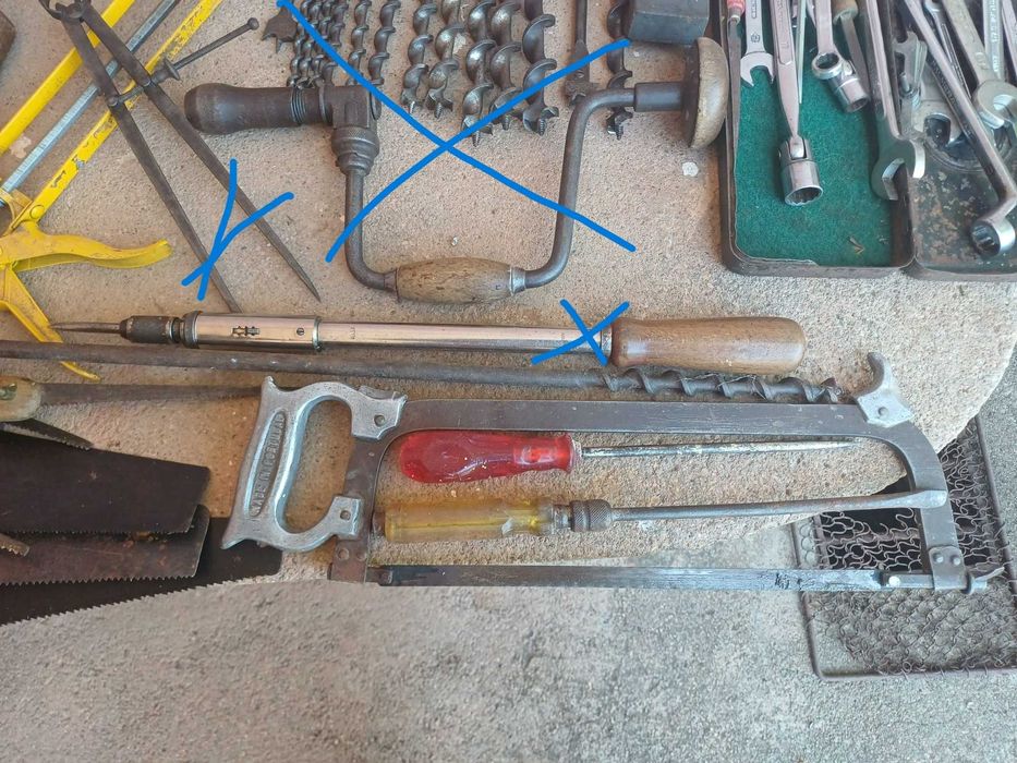 Conjunto de ferramentas, antigas e sobretudo de carpinteiro