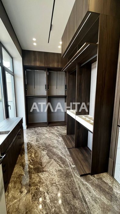 В продаже добротный дом в Совиньоне 4 спальни, бассейн
