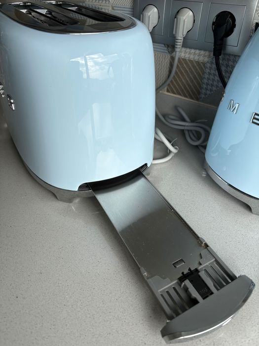 Torradeira SMEG com 1 ano de uso semanal (excelente condição)