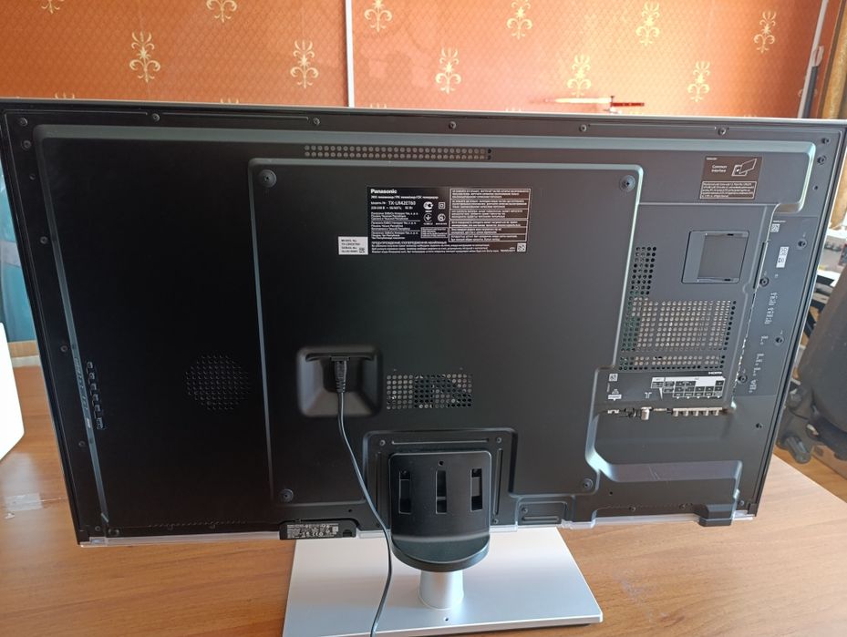 Телевизор Panasonic Viera TX-LR42ET60 діагональ 42 smart tv 3D Wi-Fi