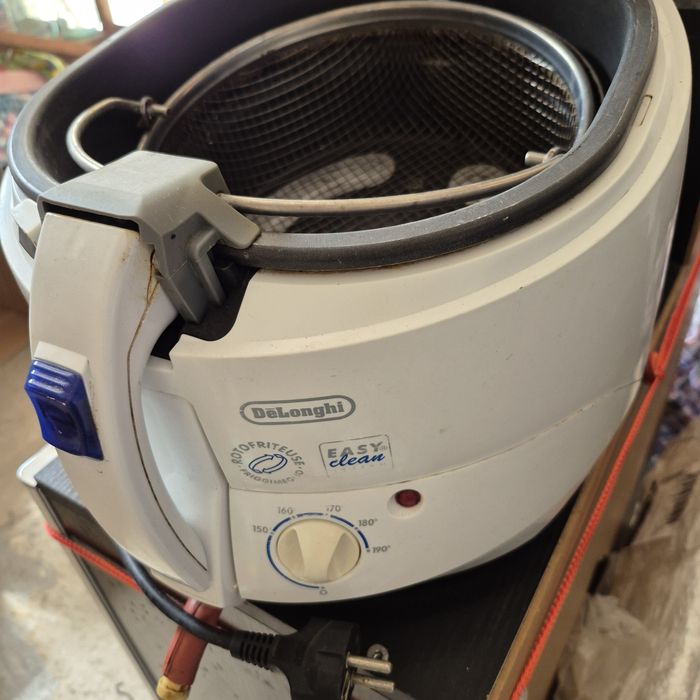Фритюрница Delonghi