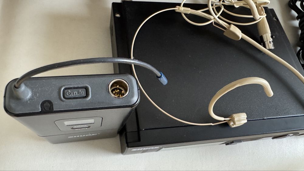 Оригінал Shure SLX з бодіпаком та головною гарнітурою, SLX1, SLX4