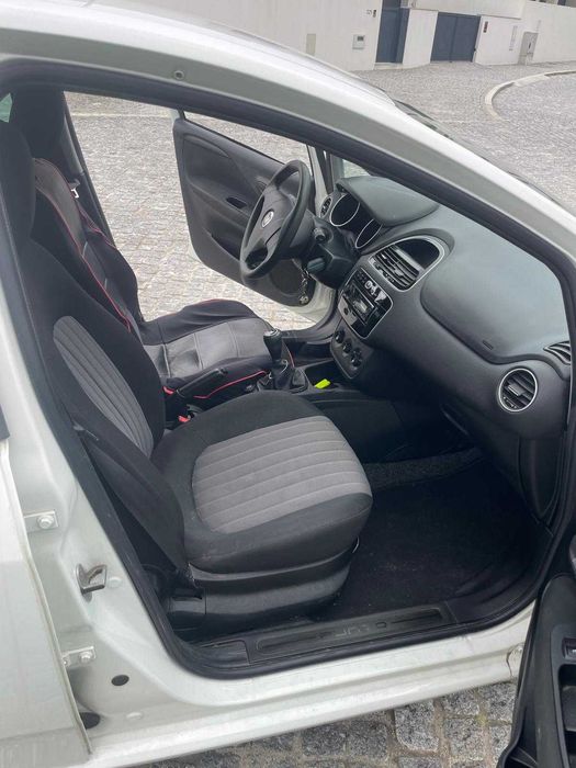 Fiat Punto Van 1.3 MultiJet (2018) – Nacional, Económico e Fiável