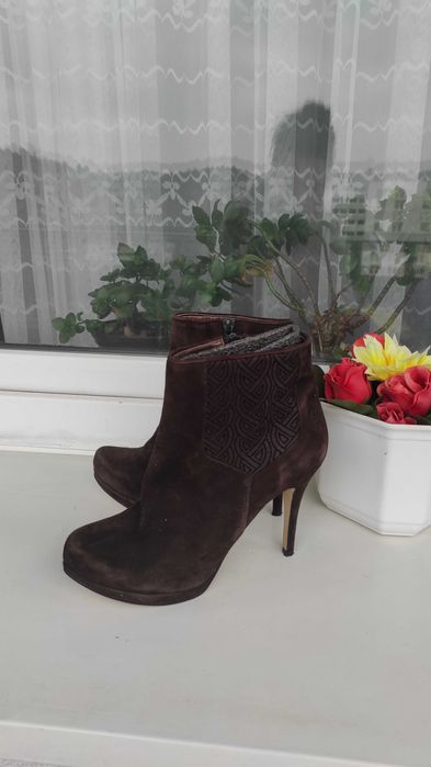 Zamszowe botki damskie na szpilce