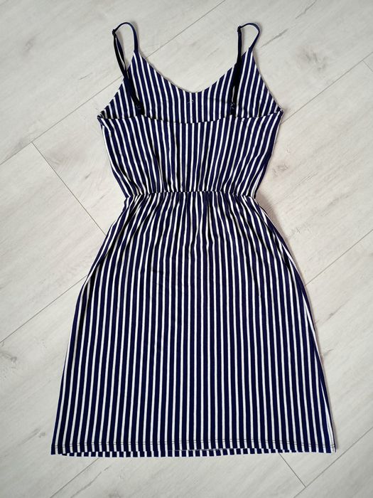 Sukienka S M Boohoo taliowana wiskozowa sexy made im Italy włoska