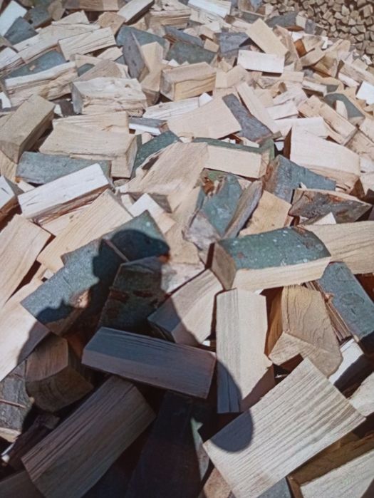 ПРОДАМ ДРОВА СУХІ, ТВЕРДИХ  ПОРІД  довжиною  30-35см.колені на куски