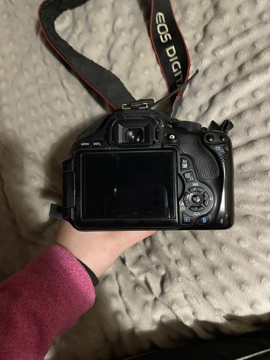 Дзеркальна камера Canon 600d