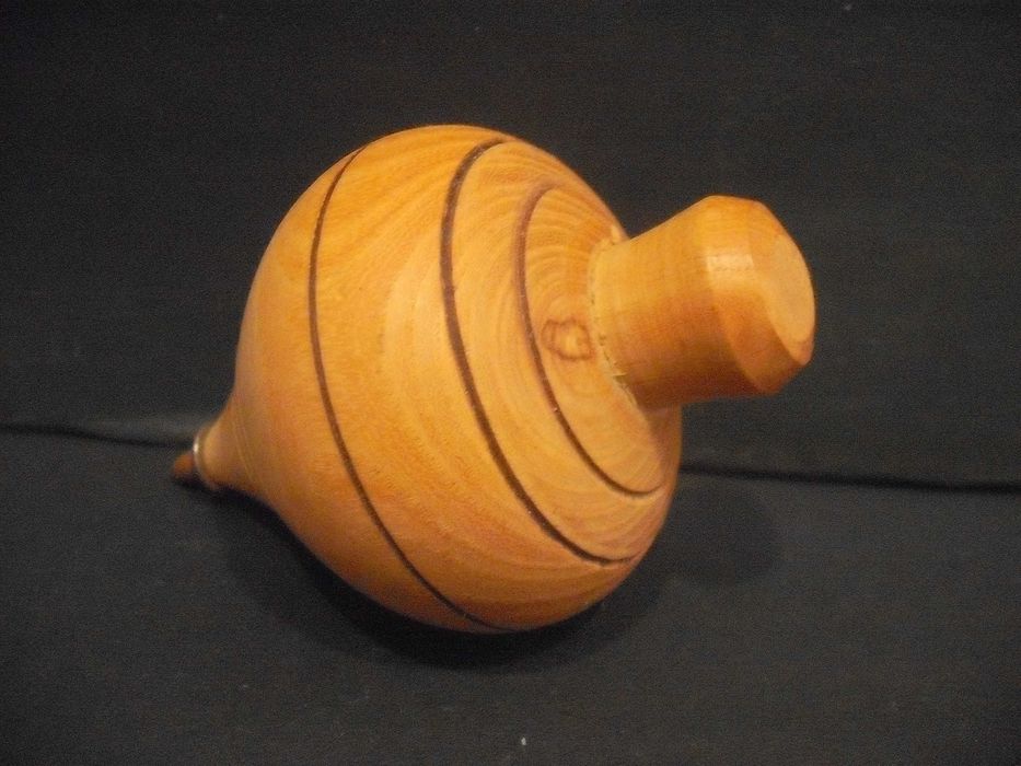 Pião antigo em madeira - brincado - anos 50/60