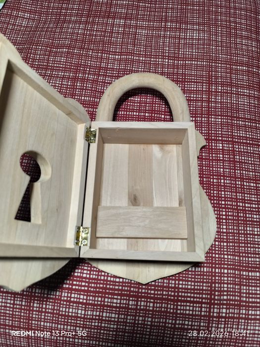Продам  ключницю