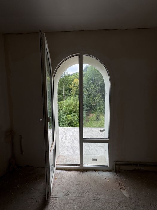 Будинок 421 м2 з ділянкою в с. Тюдів під житло чи готель